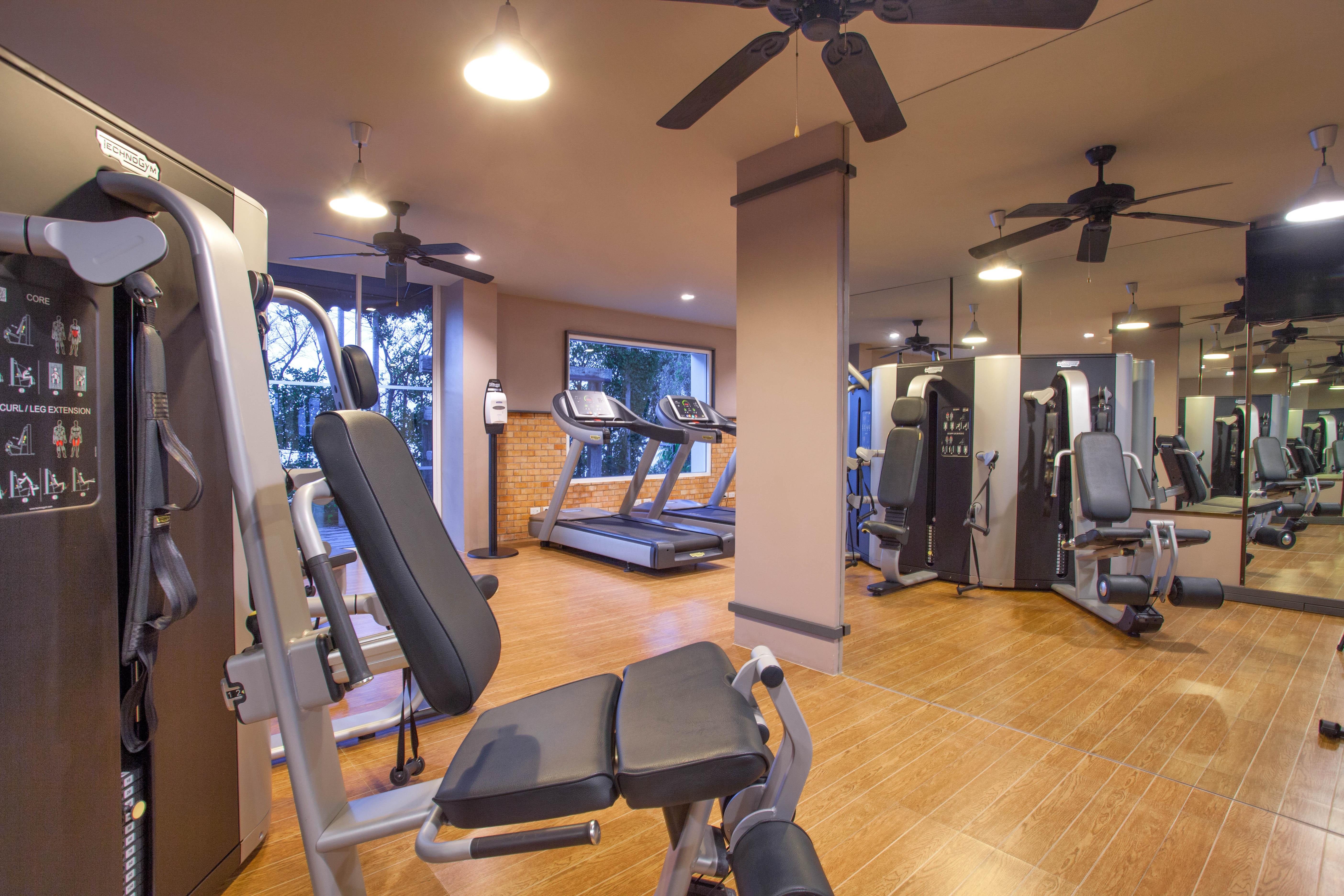 Zenmaya Oceanfront Phuket, Trademark Collection By Wyndham Patong Zewnętrze zdjęcie The gym at the hotel