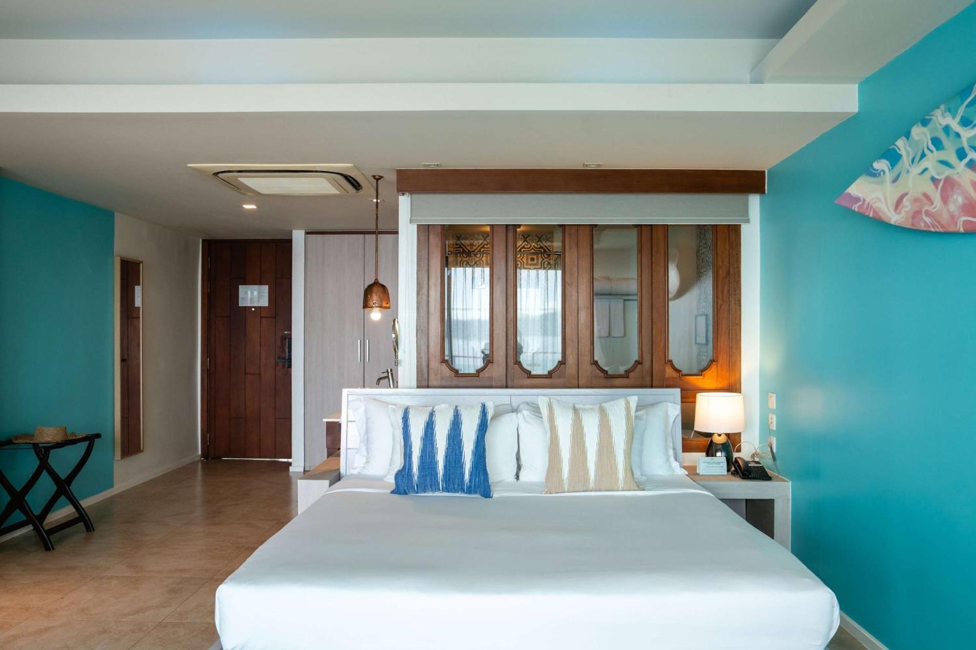 Hotel Zenmaya Oceanfront Phuket, Trademark Collection By Wyndham Patong Zewnętrze zdjęcie A bedroom at the hotel